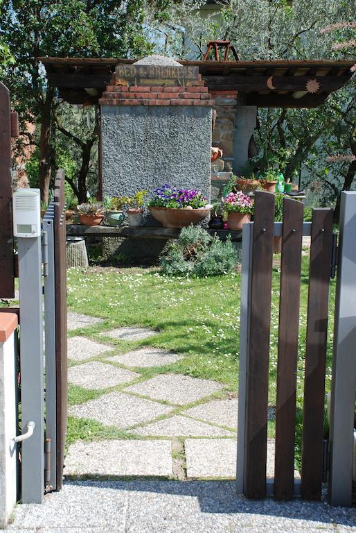 Bed And Breakfast Il Girasole Lamporecchio Bagian luar foto